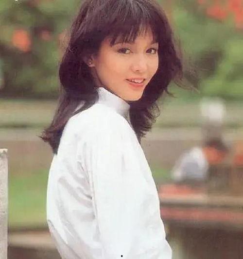 郑裕玲如何进娱乐圈,从校园女神到娱乐圈璀璨明星的蜕变之路