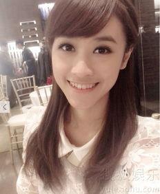 妩媚女人生活照,捕捉生活中的女性魅力瞬间  第2张